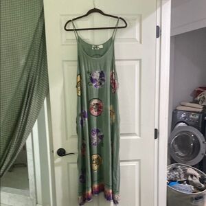 Elegant Green and Purple Maxi Dress
Plus size 3x lose fitting around chest
